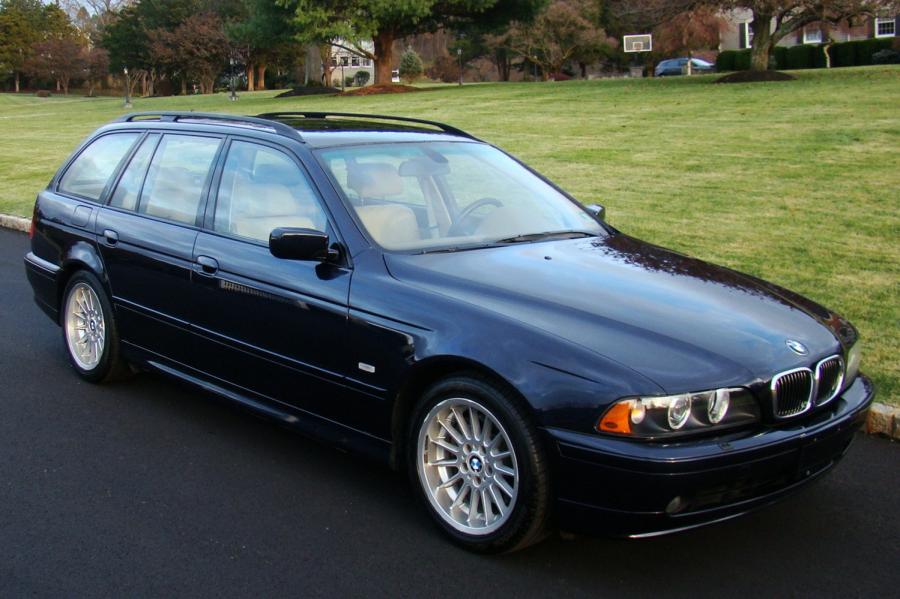  BMW 540i Touring (E39) 2001 года  (фото 1 из 109)